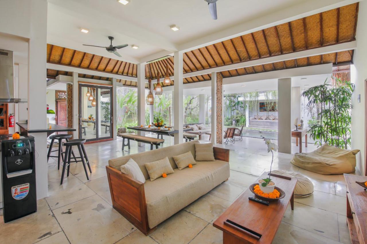 Villa Malou เซมินยัค ภายนอก รูปภาพ
